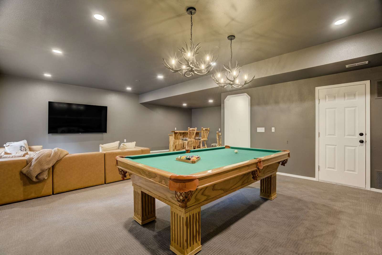 The Woodland Park area Renjoy manages short-term rentals in